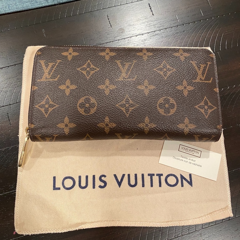 Louis Vuitton ZIPPY MONOGRAM WALLET